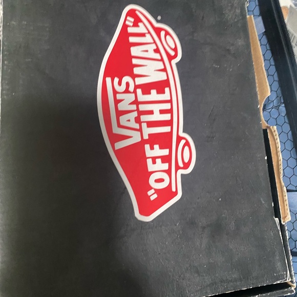 New Vans ! Men’s size 4/Womens size 5 1/2 - Leopard Hightop - Picture 2 of 5